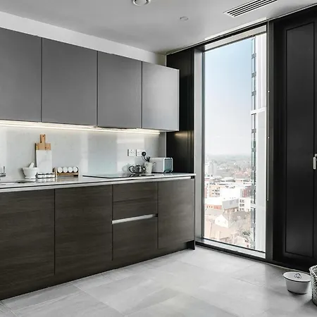 Awarded Best Luxury Serviced Apartments- Birmingham City Centre - Better And Bigger Than A Hotel! * Birmingham