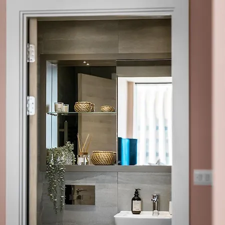Awarded Best Luxury Serviced Apartments- Birmingham City Centre - Better And Bigger Than A Hotel! * Birmingham